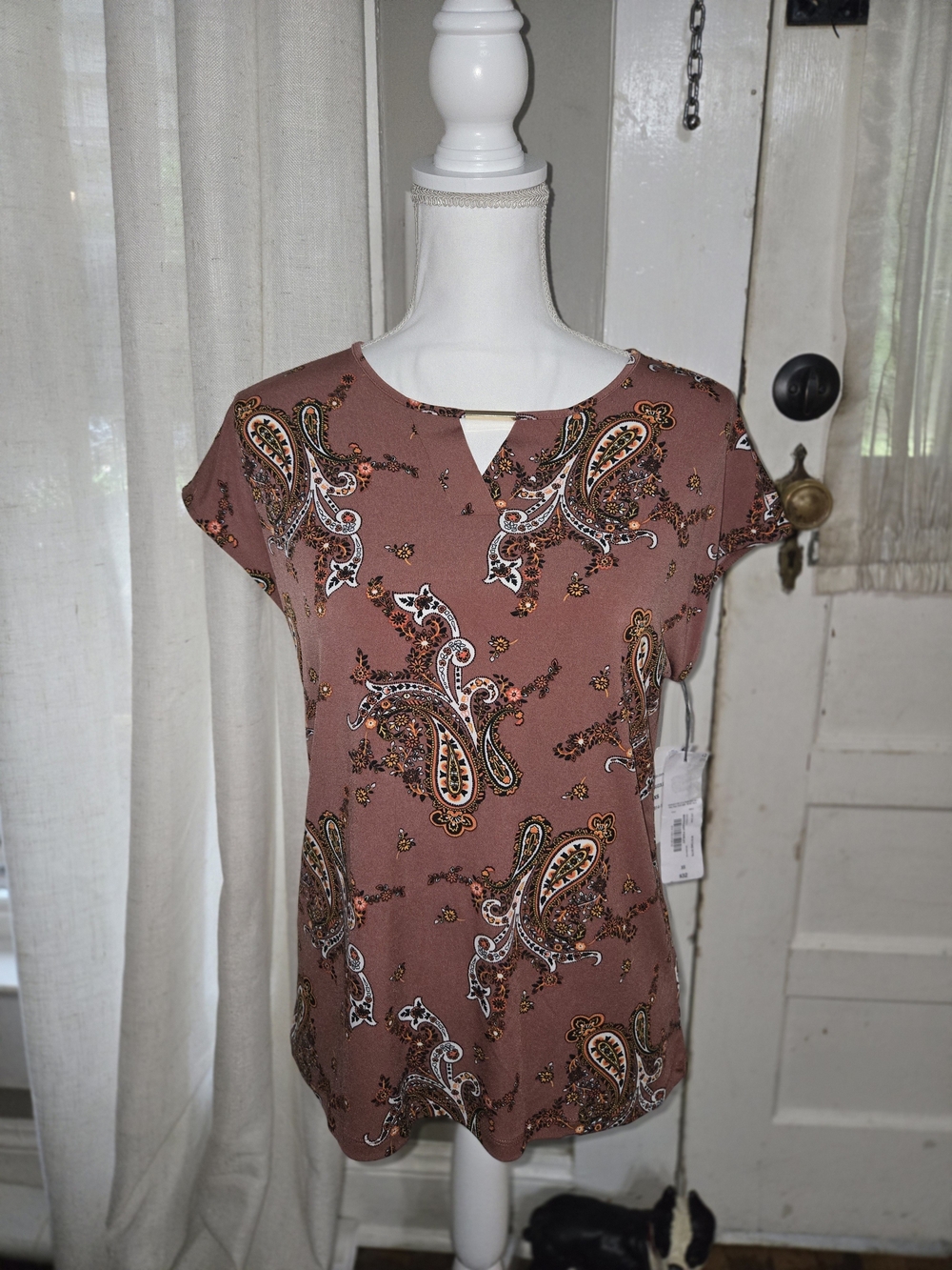 Liz Claiborne Mauve Paisley Keyhole Short Sleeve Top